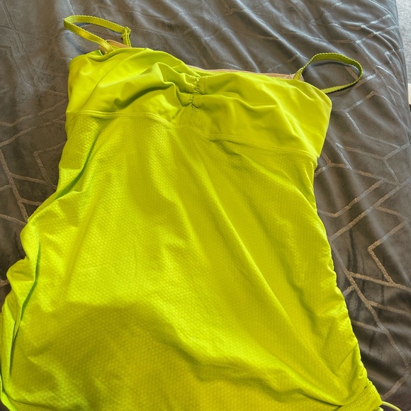 3 small size 6 Lululemon tanks! Great condition - Picture 6 of 6